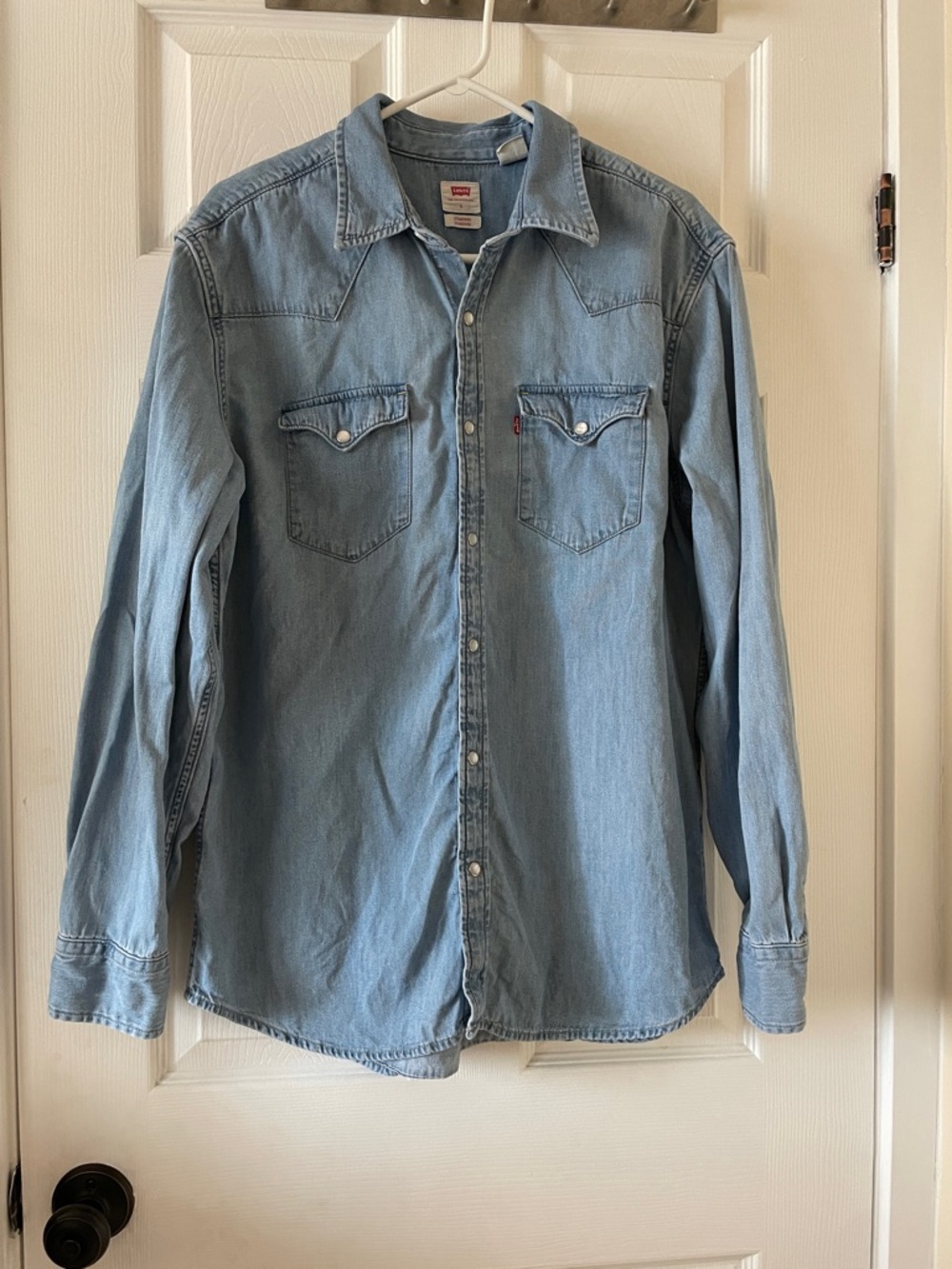 Men’s Levi’s Barstow western style denim twill chambray shirt L blue